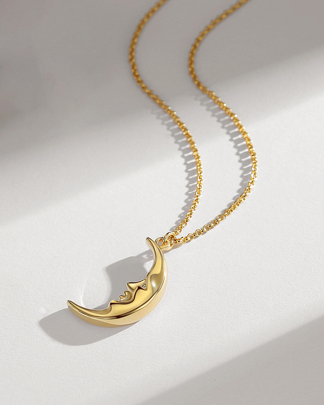 Crescent Pendant Chain Necklace in Gold