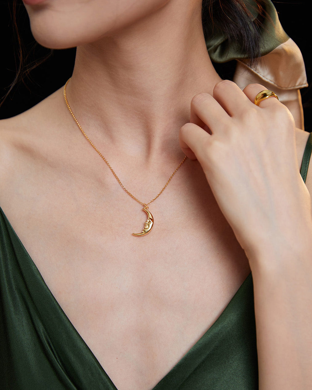 Crescent Pendant Chain Necklace in Gold