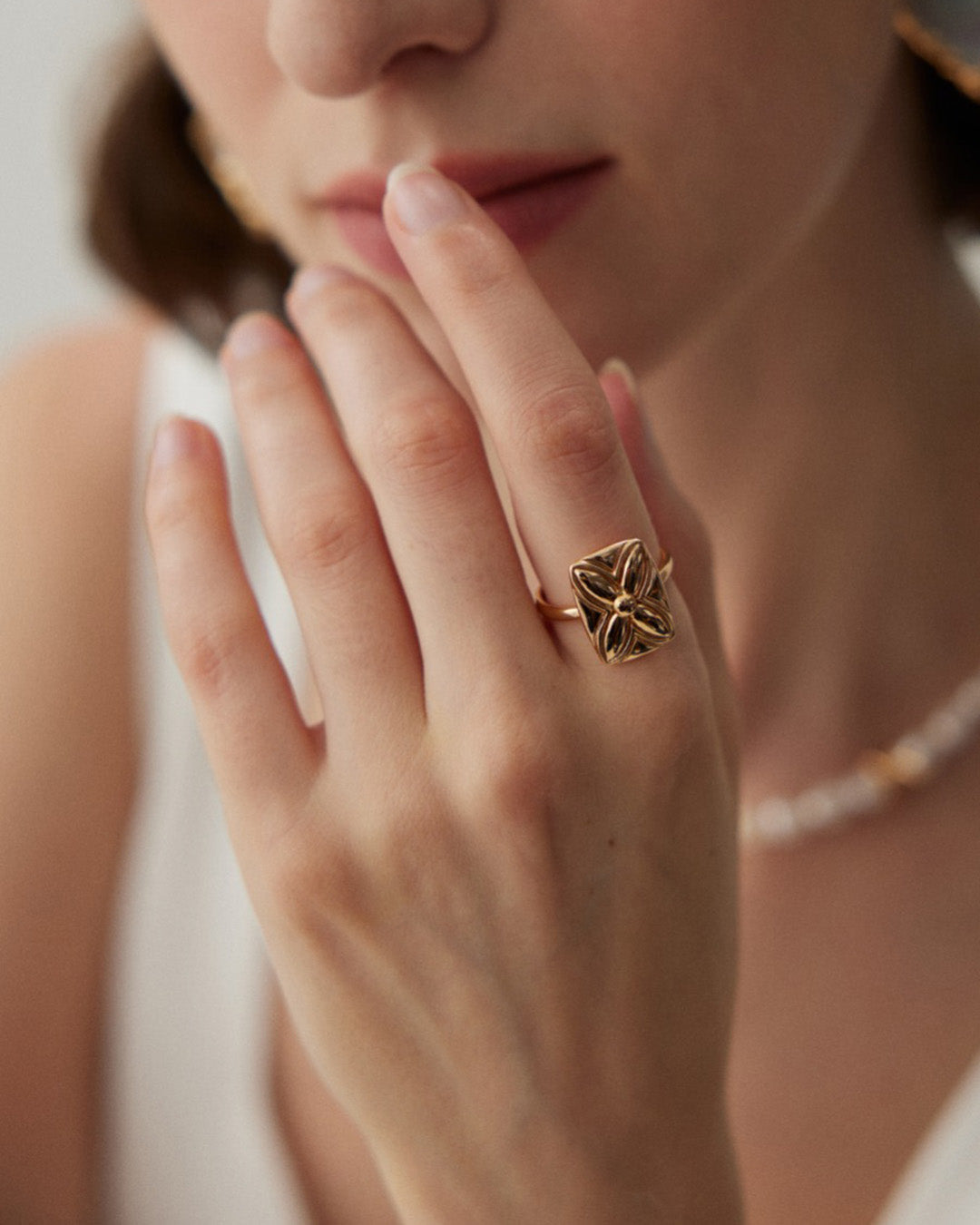 Four-leaf Clover Band Ring in Gold