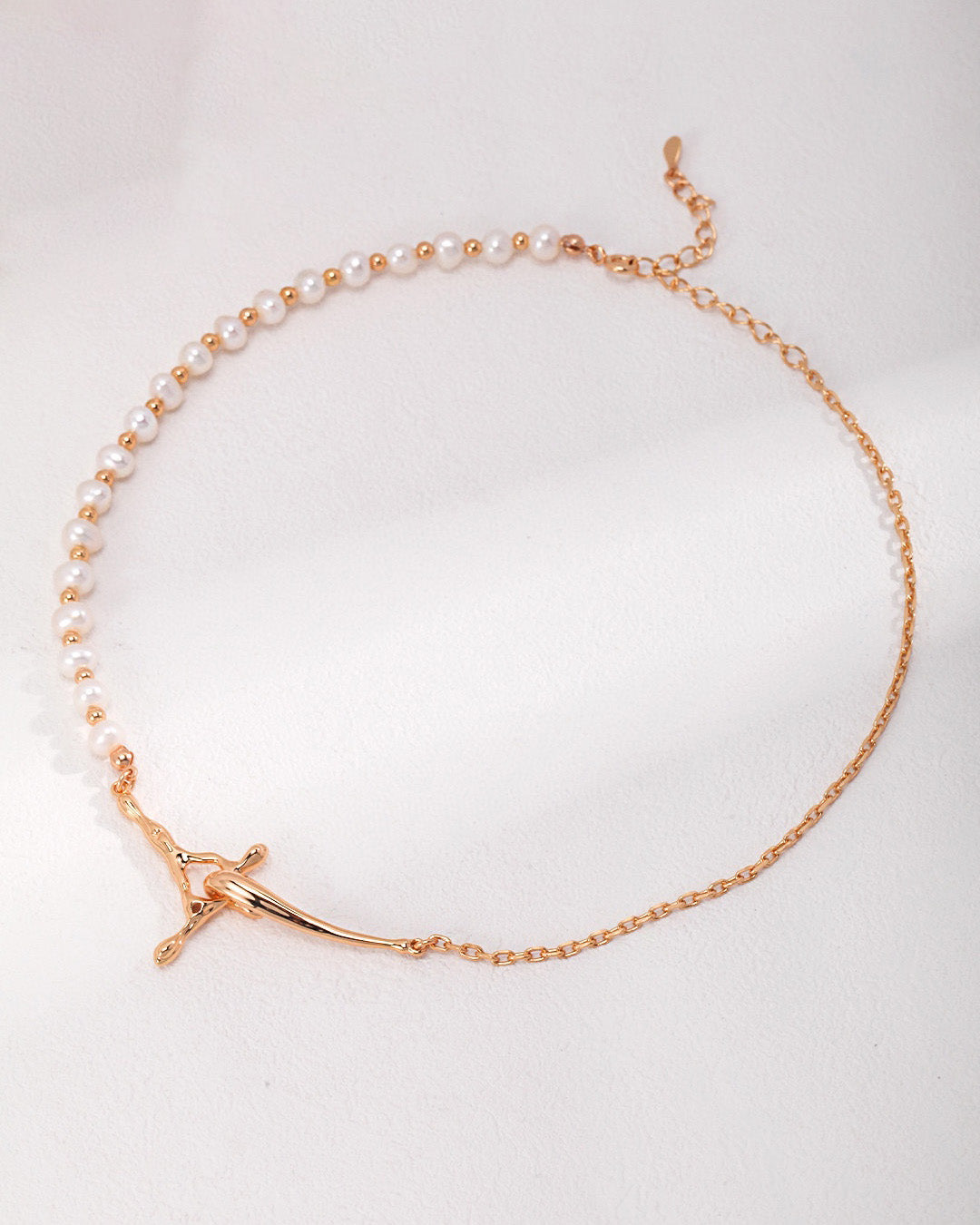 Interlocking Pendant Half Chain Pearl Necklace