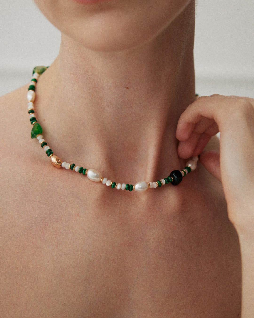 Irregular Malachite Necklace in White Pearl