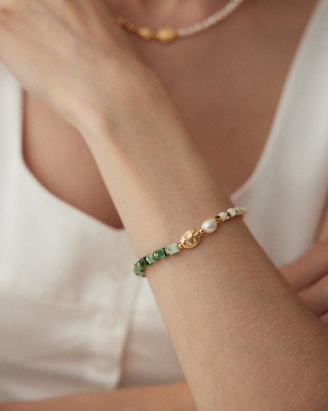 Half Emerald Gemstone Bracelet in White Pearl