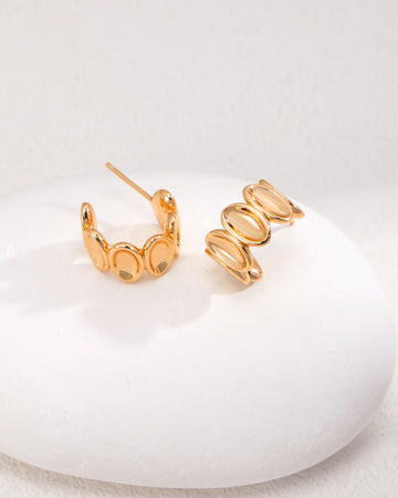 Everyday Huggie Earrings in Gold