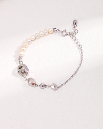 Chain Link Bracelet in White Pearl