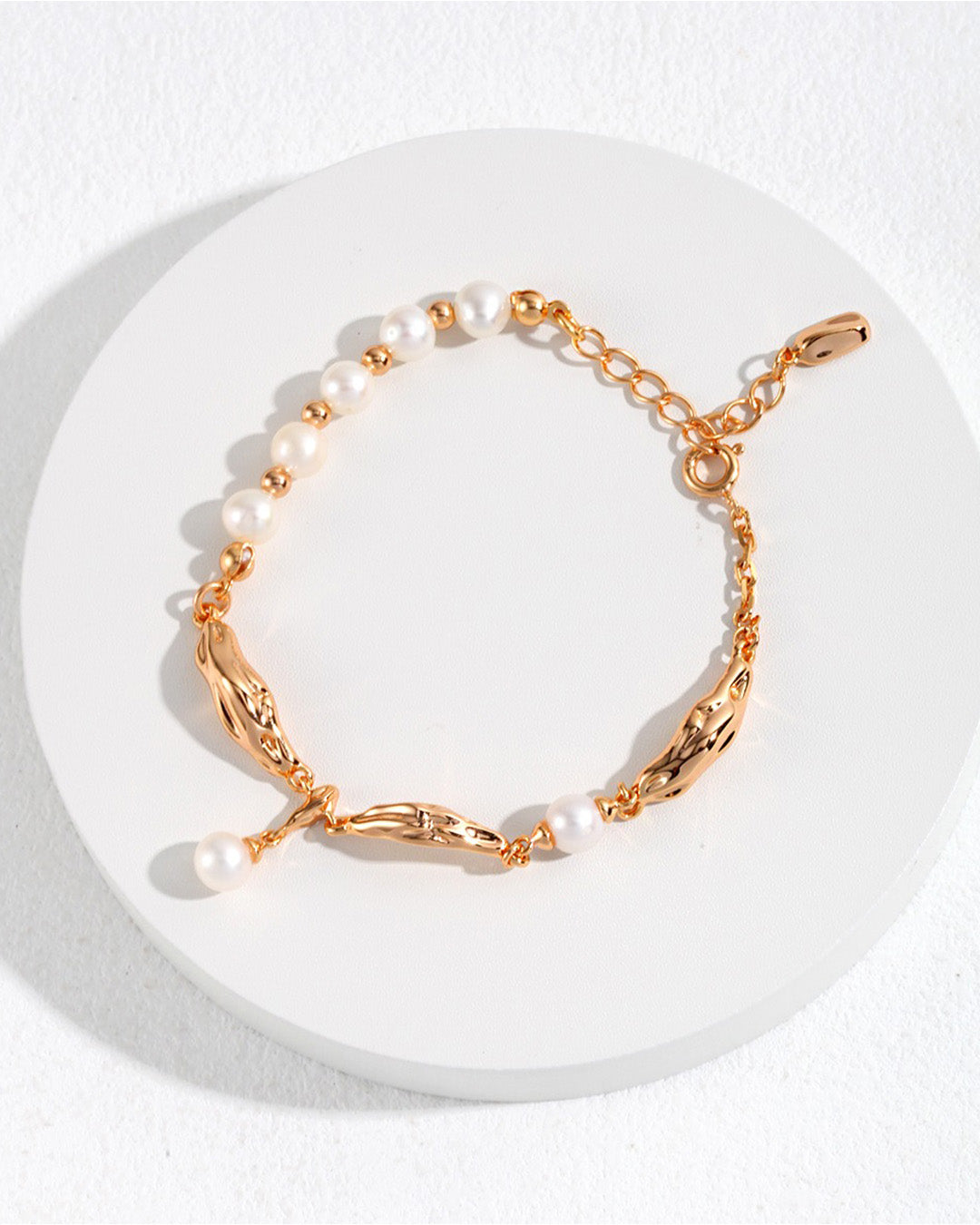 Gold Charm Bracelet in White Pearl