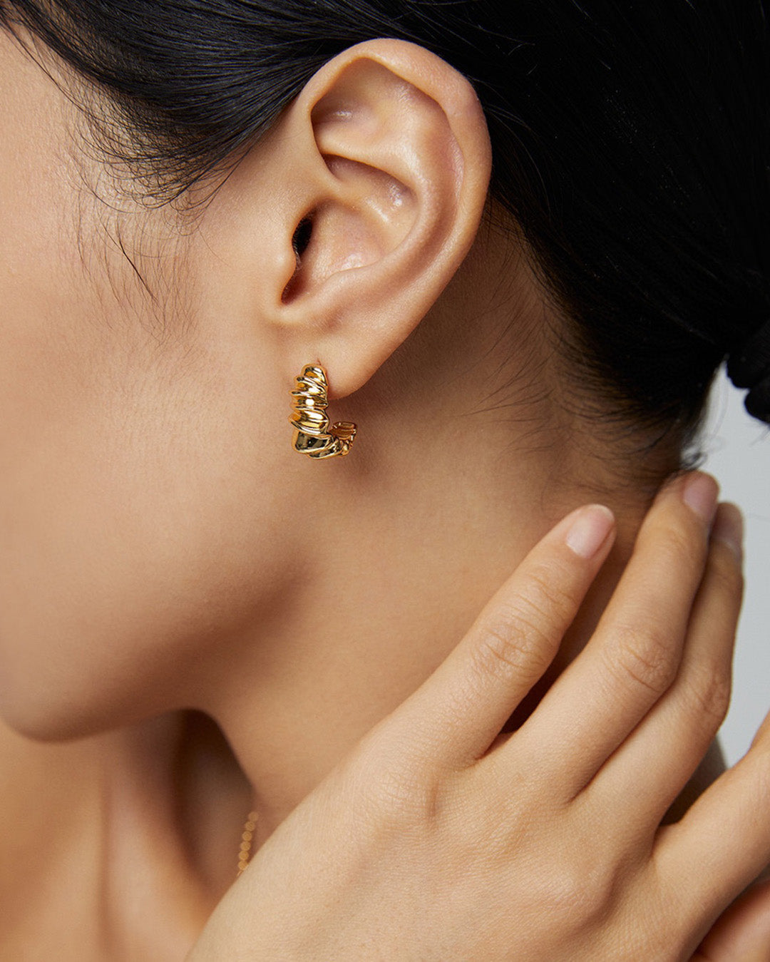 Ribbed Huggie Earrings in Gold