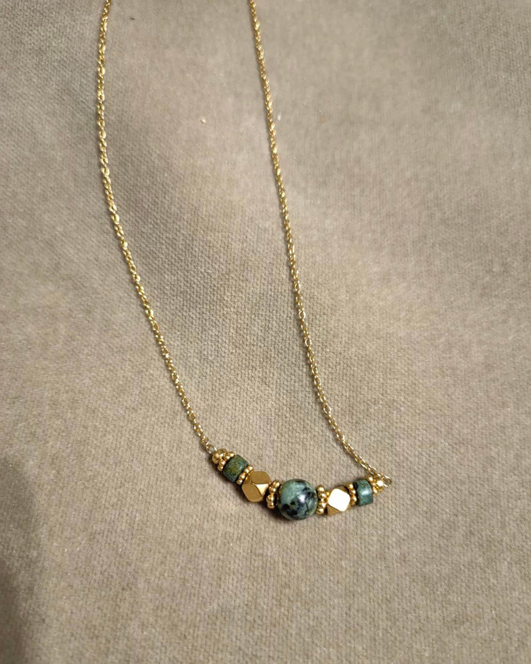 Green Forest Daylight 18K Gold Necklace with Bead